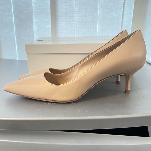 Manolo Blahnik Classic BB Nude Leather pointed toe Pumps - Picture 2 of 5